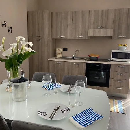 Apartman Renzo, Dongo, Di Dongo