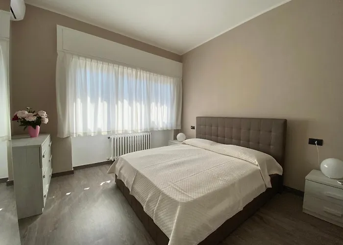 Renzo, Dongo, Di Apartamento