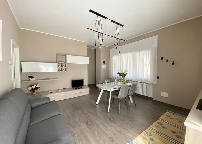 Renzo, Dongo, Di Apartamento *