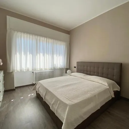 Renzo, Dongo, Di Apartmán