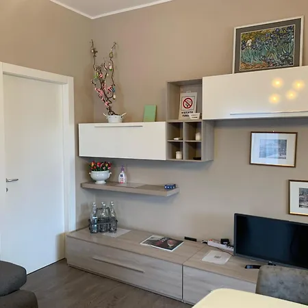Renzo, Dongo, Di Apartmán Dongo