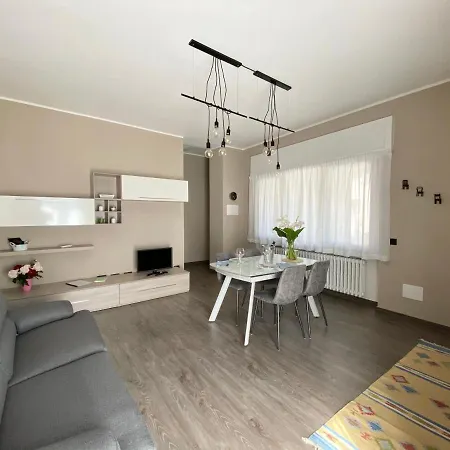 Renzo, Dongo, Di Apartamento *
