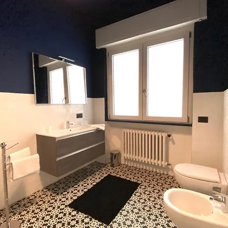 Renzo, Dongo, Di Apartamento Dongo